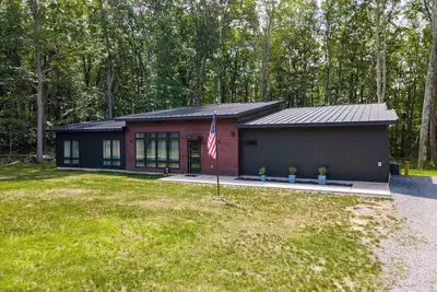 Image de Dog Friendly Cabin Hideaway w/ Hot Tub & Views