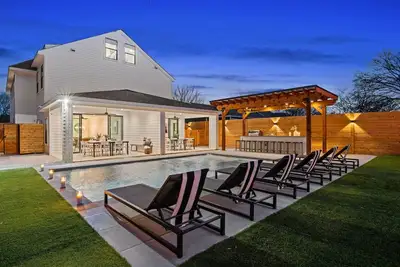 Image de Expansive Luxury Duplex | Shared Pool