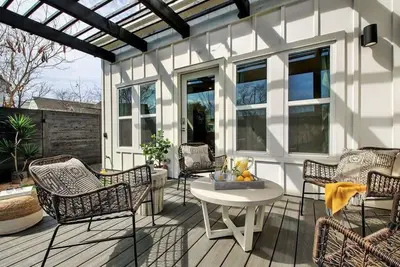 Image de Modern New Construction | Hot Tub