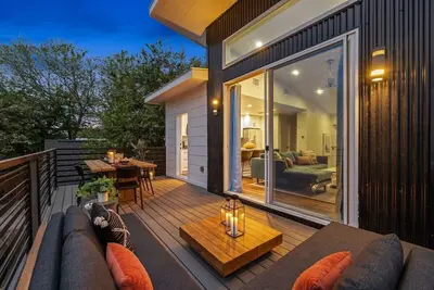 Image de Luminous Renovated Cottage | near Downtown