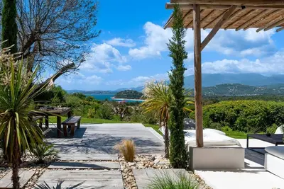 Villa 4 chambres, avec vue mer, plage à pied domaine de Cala Rossa