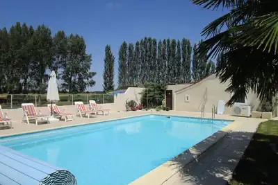 Image de \"Le Bas des Vignes \"gîte et chambres d' hôtes à la campagne