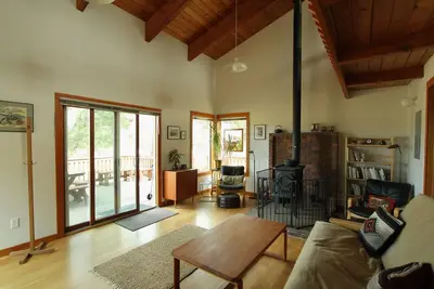 Image de Beautiful Meadow Views | Walk to Town | Sisters Or Vacation Cabin