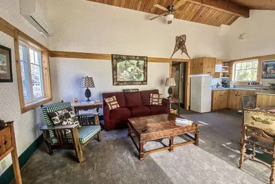 Image de Sisters Chalet-Beautiful 1bdrm\/1\/bath moments from Hoodoo Ski Resort