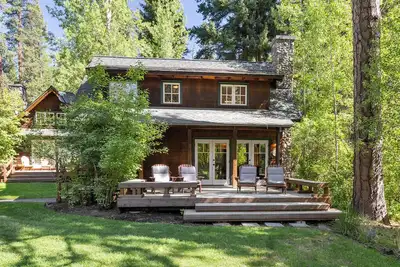 Image de Metolius River Resort Cabin 1 Luxurious cabin on the Metolius River w/ fireplace