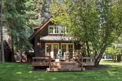 Image de Metolius River Resort Cabin 10 Luxurious cabin on the Metolius River & fireplace