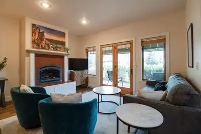 Image de Magical Sisters Retreat 1st Floor 2 Bedroom Condo in Pine Meadow Village