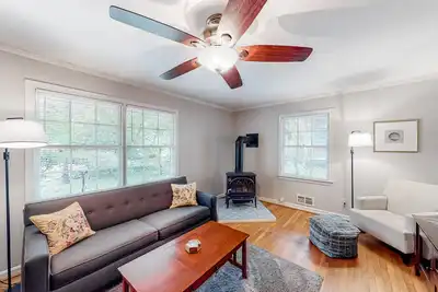 Image de Convenient duplex near downtown with patio, central Ac, & W/D