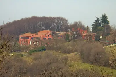 Image de Villa accueillante, pour familles et groupes, avec piscine et parc verdoyant.