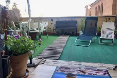 Image de Loft confortable et ensoleillé avec terrasse. 10 Minutes Au Centre