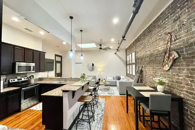 Image de Charming 2-bedroom 2-bath condo with Ac and WiFi in pleasant Downtown Hammond!