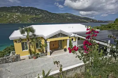 Image de Brand New Listing! 3br/2. 5 Ba Spectacular Views overlooking Magens Bay! Sunsets