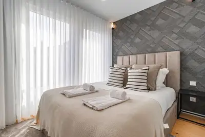 Image de Stunning 2br Apartment w/ Terrace by LovelyStay