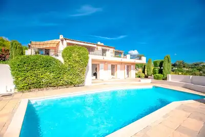 Image de \"La Chantyviere\" Villa vue 180 degrés sur St Tropez  7ch 7 sdb, plage privée