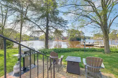 Image de 15 Mi to Gloucester: Waterfront Mathews Home!