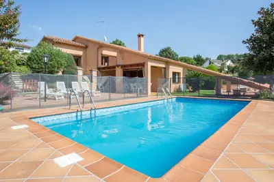 Image de 2cip01-10pax - Maison d'une capacité de 10 personnes et piscine privée située dans un quartier calme