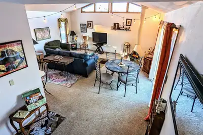 Image de Local Comfort with Int'l Flair