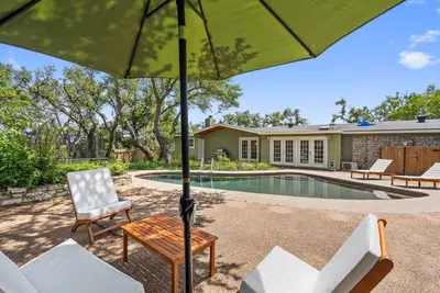 Image de Ranch-like 3 Brdm Home with Backyard Pool & Sauna