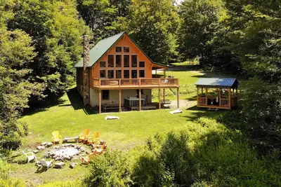 Image de Family Cabin near Snowshoe Wv with Hot Tub, Sauna, Game Room and Views