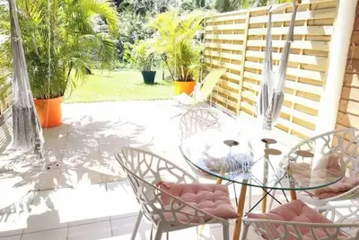 Image de Coquet appartement duplex de plein pied jardin piscine. Petits animaux acceptés!