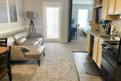 Image de New! Dtwn Suite! Free Garage Parking