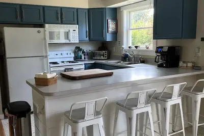 Image de Surfside: large private yard, fire pit, outdoor shower