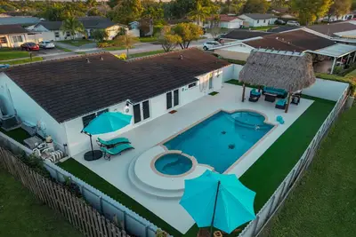 Image de Maggie Home Pool/Tiki Bar - (Pet Friendly)