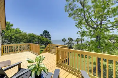 Image de Waterfront Crystal Coast Vacation Rental w/ Deck!