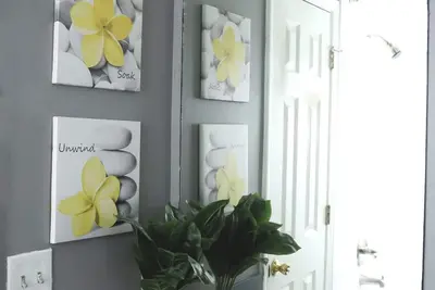 Image de Comfortable 4 bedroom 10 min from Airport & Downtown