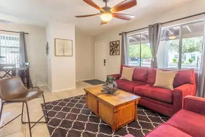 Image de Downtown Tempe Bungalow w/Office steps to Asu & Mill Ave.