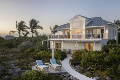 Image de Beautiful ocean front villa in heart of Providenciales