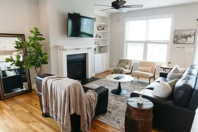 Image de \"King's Quarters\" Modern Urban Stay - Downtown Lex