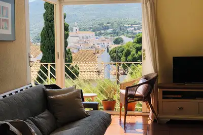 Quiet house in the center of Cadaques