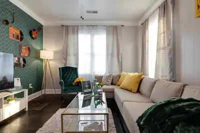 Image de Midtown Home Away From Home ShellCrestCorp 743