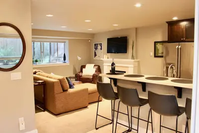 New To Vrbo! Fireplace Flat private 725 Sq Ft apt near University of Portland