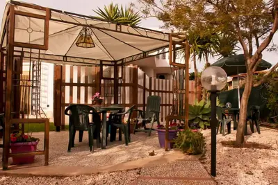 Image de Batu villa with garden two minutes from the sea