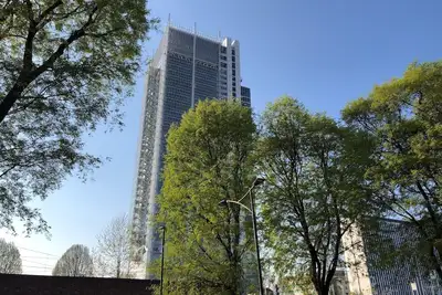 Gianduia House in front of the Skyscraper