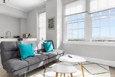 Image de Modern 1br - 2mins to Dt + Wifi + Gym +mins to Uab