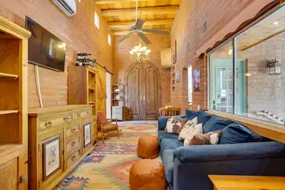 Image de Unique Desert Home ~ 6 Mi to Downtown Tucson!