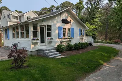 Image de New Listing! Completely Renovated! Walk to Pleasant Point!