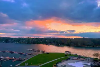 Image de Two-Level Penthouse with stunning views of Smith Mountain Lake. 3 bed. 3. 5 bath