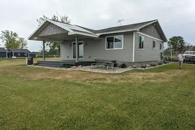 Image de Quaint Cabin On The  Saginaw Bay