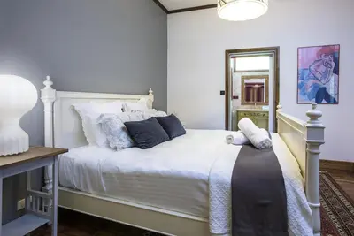 Image de Winter Rose - Gorgeous historic house within 3 acres of gardens which exudes the comfort and peace of yesteryear.