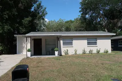 Image de Busch Gardens home. Close to Tampa attractions. Sleeps 8-10, full kitchen