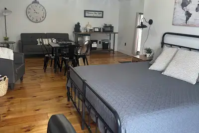 Image de Sleep at Simplicity - Downtown Loft & Boutique