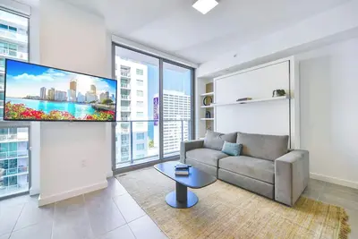 Image de High-Rise Luxury Near It All