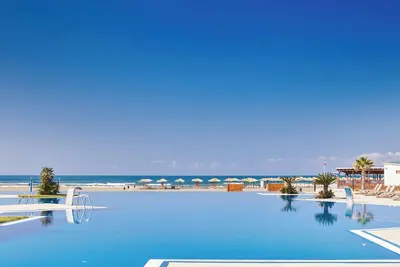 Image de Short Drive to Valdanos Beach! Two Modern 2br Suites, Outdoor Pools, Beachfront!