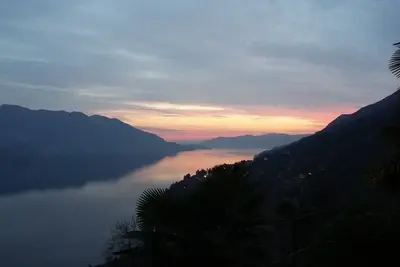 Image de Vacation home on the lake with dream lake view for four people
