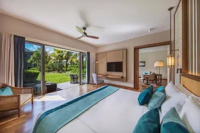 Ultimate Getaway! Luxurious Suite with Garden View! Pool, Spa, Beachfront!