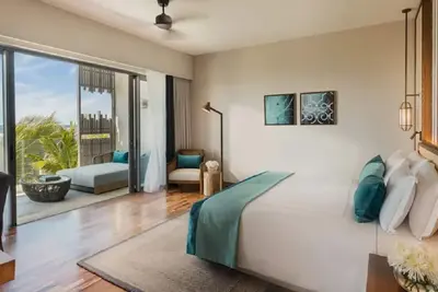 Best Enjoyed with the Family! Pool, Free Parking, Close to Blue Bay Beach!